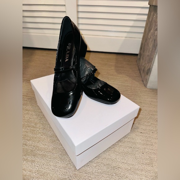 🆕Authentic from Italy PRADA patent black leather pumps - Picture 7 of 16